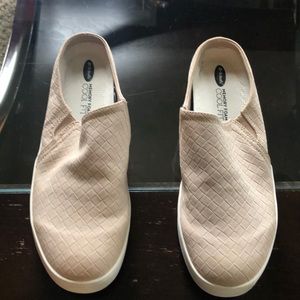 Women’s slide tennis shoe